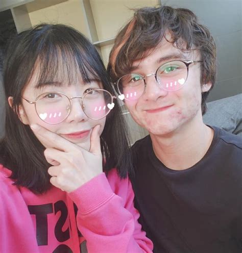 Lilypichu and michael reeves breakup  LilyPichu’s relationship with Reeves was preceded by her highly emotional split from streamer Albert ‘Sleightlymusical’ Chang in late 2019, after he admitted to being